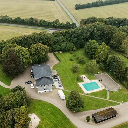 Semesterbostad Lovely In With Wifi Brørup